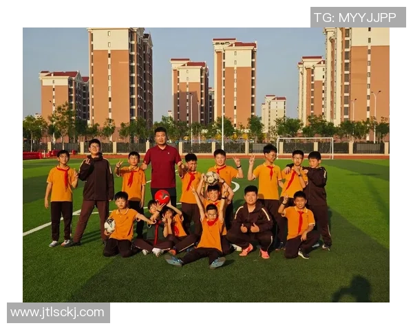 哪个足球明星与孩子共享快乐时光探寻他们的亲子生活与互动瞬间